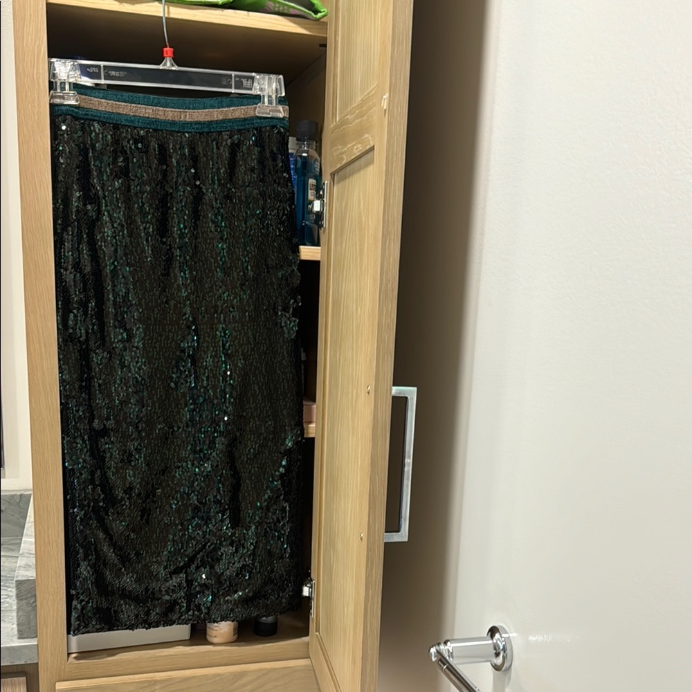 Elegant Green Sequin Pencil Skirt